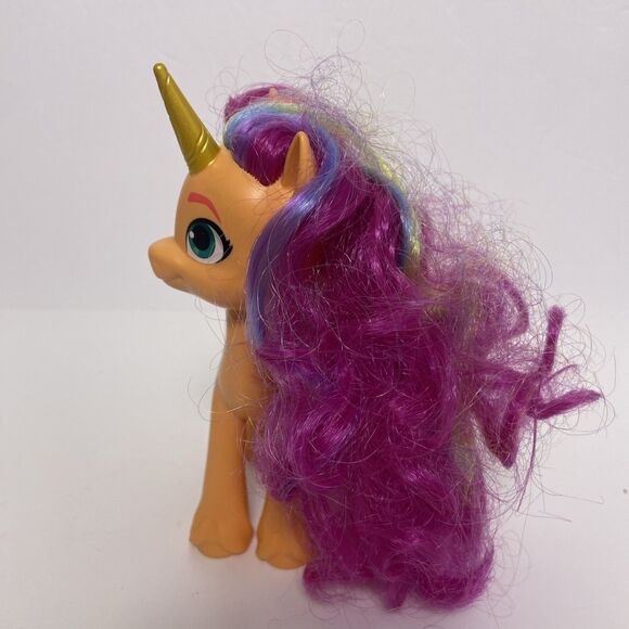 My Little Pony 7” Sunny Starscout Orange Unicorn Pony Gold Colored Wings 2021 - Picture 4 of 6